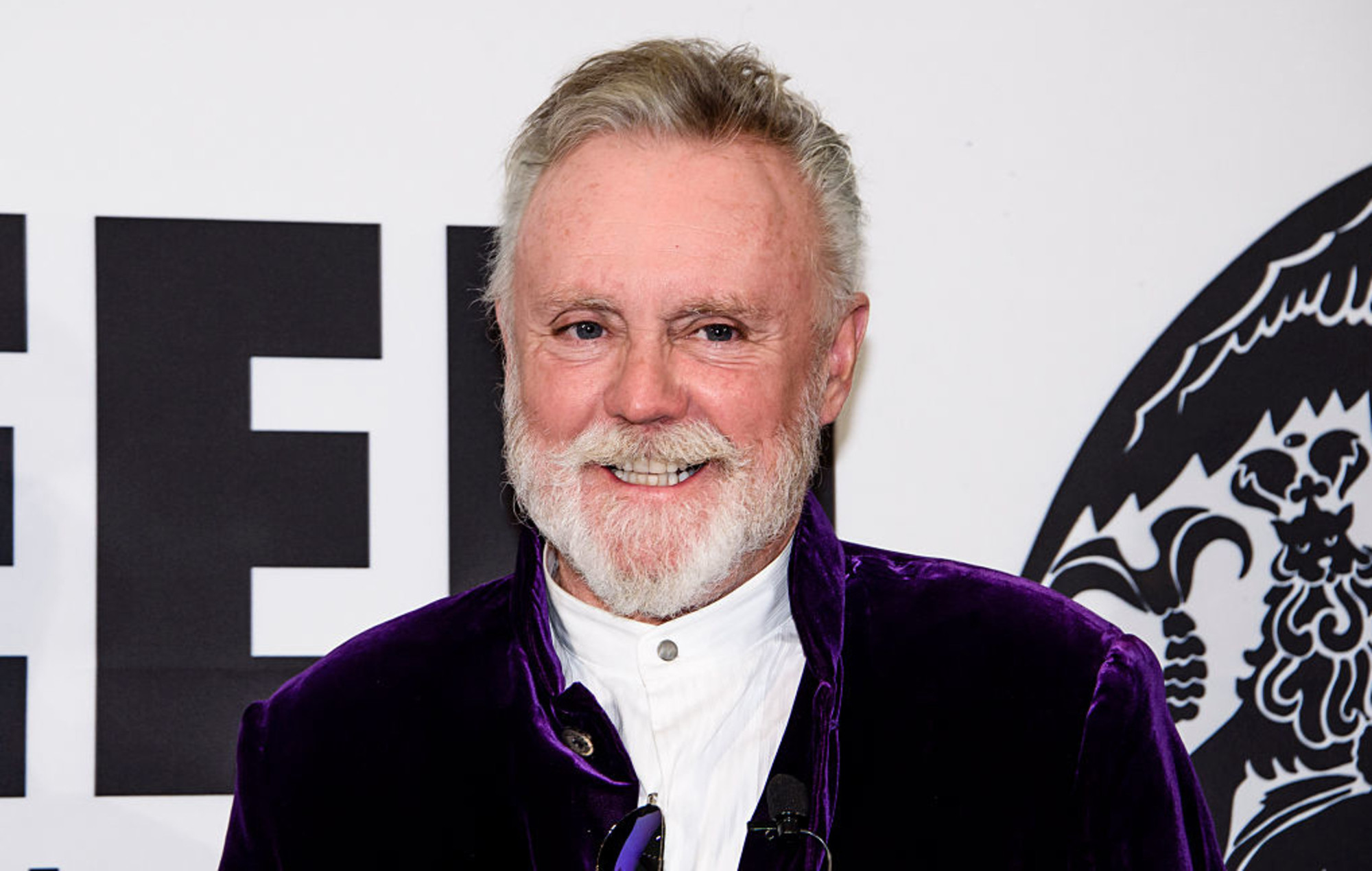 Роджер тейлор. Roger Taylor 2021. Роджер Меддоуз-Тейлор. Queen Роджер. Роджер Тейлор барабанщик.